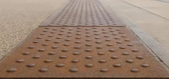 Cast iron tactile plate – Corten finish