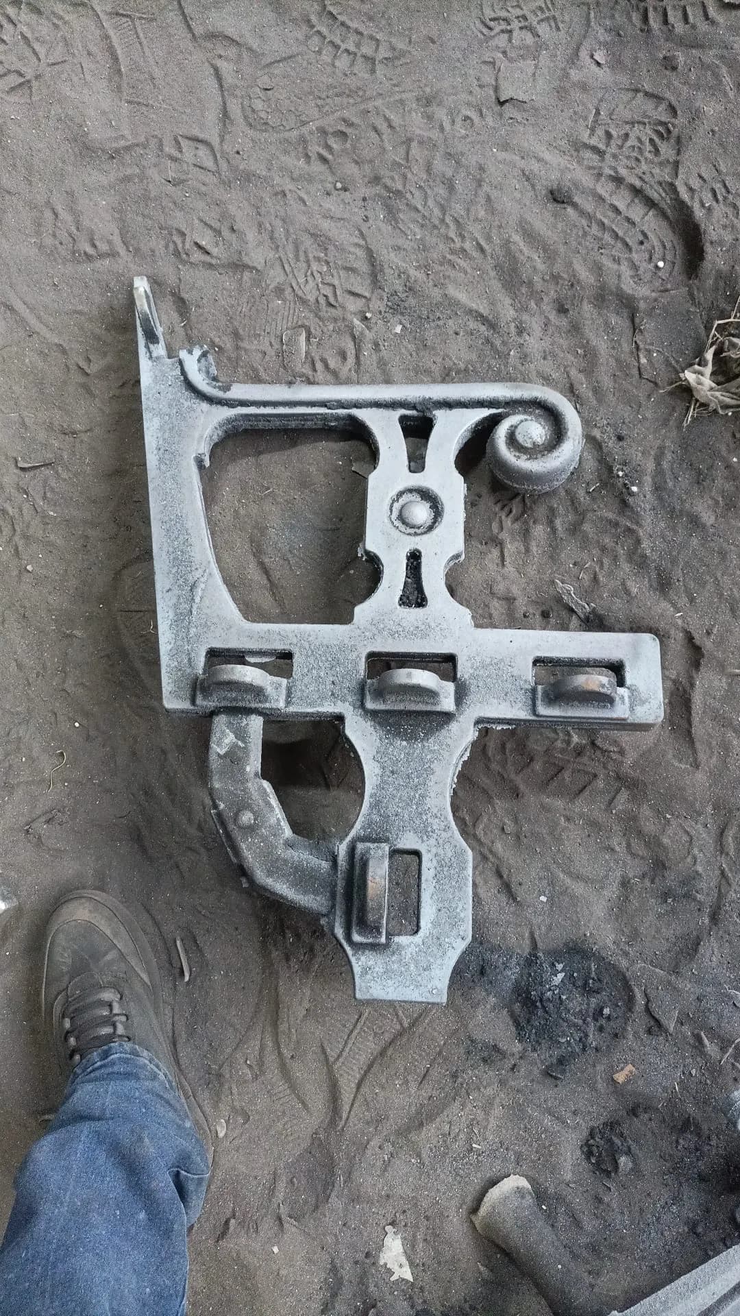 Fettling and finishing 1