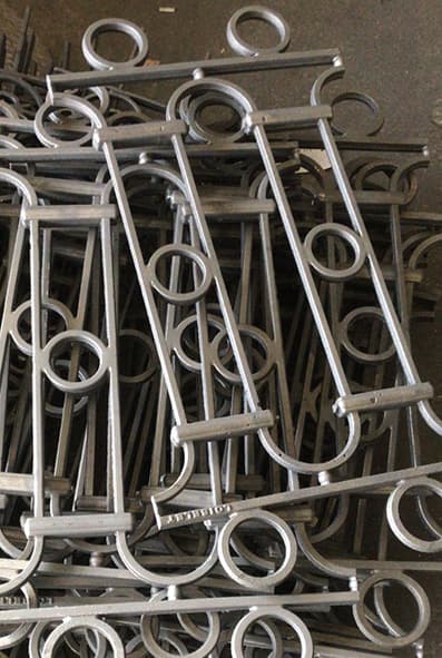 Balustrade, ornate cast iron railing - Thumbnail 2