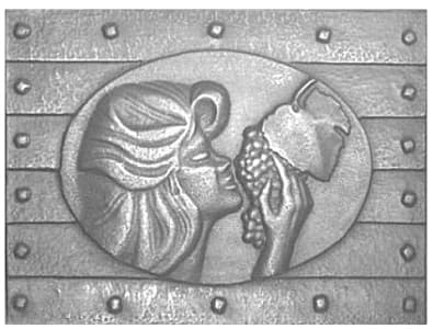 Cluster with medallion